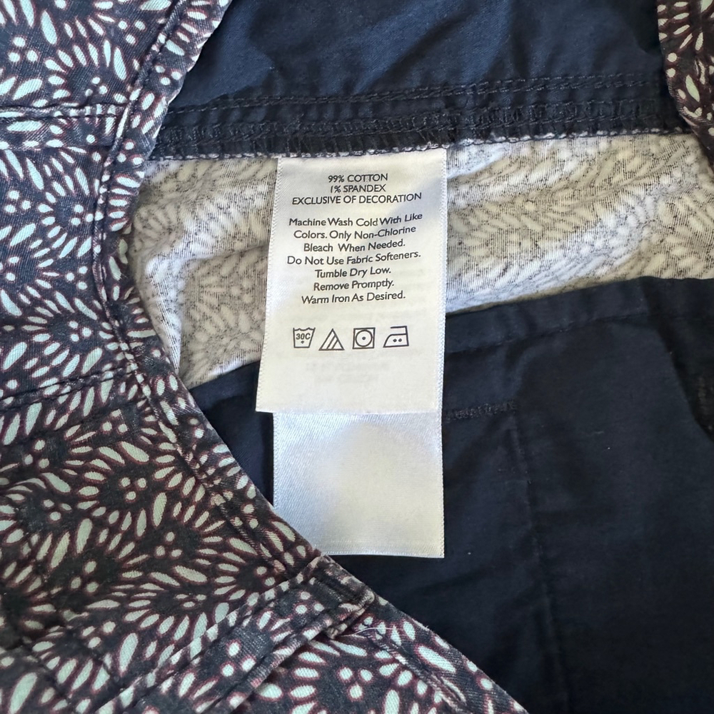Women's Eddie Bauer Geometric Print Stretch Chino 5” Shorts 6 Gray/Red/Silver - Picture 3 of 9